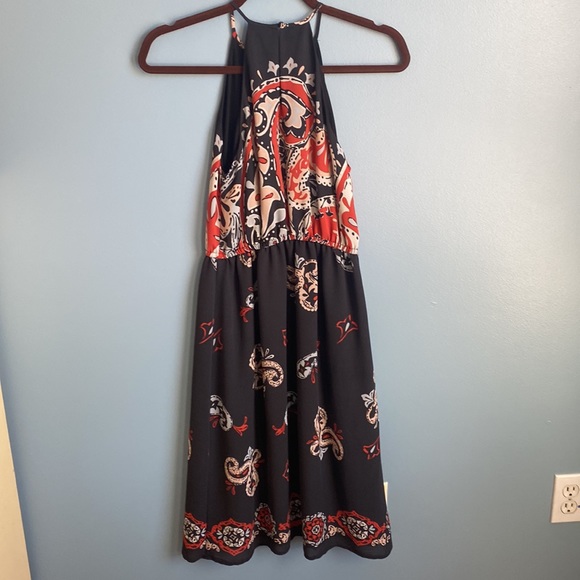 Lovely halter dress - Picture 2 of 11